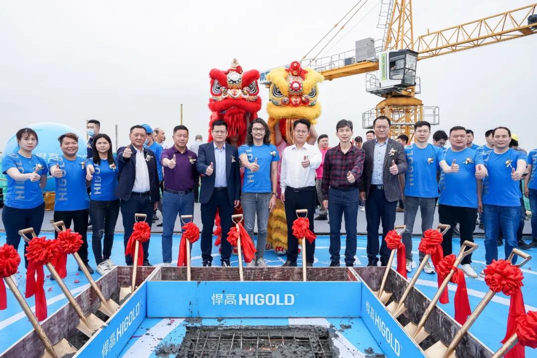 见证传奇诞生时刻丨悍高集团星际总部大楼顺利平顶